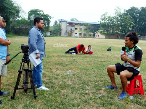 ”Aquí me siento”, dijo Rambo de León muy cansado y preparado para la entrevista con el periodista de DIEZ, Gustavo Roca.