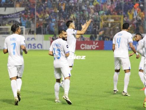 La celebración de Luis Palma tras su gol ante México. FOTOS: Neptalí Romero | Mauricio Ayala | Yoseph Amaya | Héctor Edu.