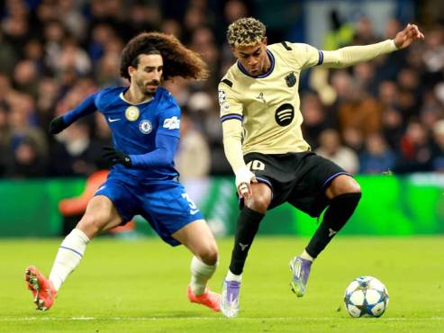 Marc Cucurella tuvo dominado a Lamine Yamal durante el juego de la UEFA Champions League.