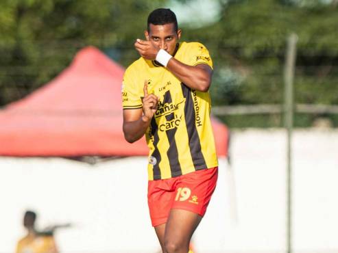 Real España, de idilio con los triunfos: Golearon a domicilio al CD Choloma y pelea el liderato del Apertura 2025