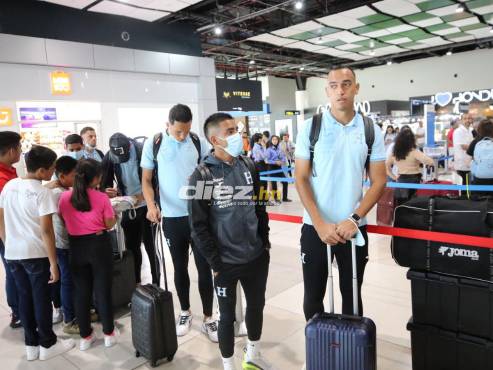 Los seleccionados nacionales se mostraron tranquilos antes de viajar a Estados Unidos. En la postal aparecen Carlos Meléndez, Carlos Argueta y Devron García. FOTO: Andro Rodríguez.