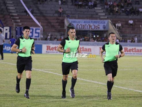 Nelson Salgado es el réferi del clásico en La Ceiba. FOTO: Samuel Zelaya.