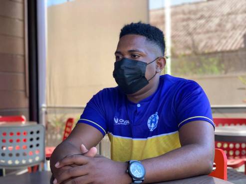 Maiy Card mientras conversaba con DIEZ durante la entrevista. Foto: Edgar Witty