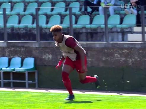 El hondureño Keyrol Figueroa debuta en la Champions League juvenil con el Liverpool