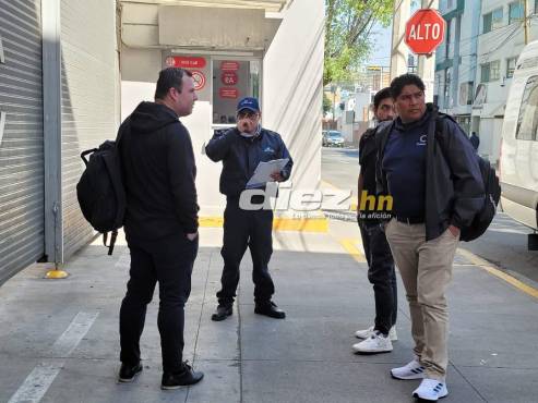 Personal de Concacaf llegando al estadio Nemesio Diez de Toluca.