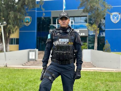 William Moncada se despide de fútbol para enfocarse en su carrera en la Policía Nacional. Militó en el Platense, Real de Minas y Lobos en la Liga Nacional de Honduras.