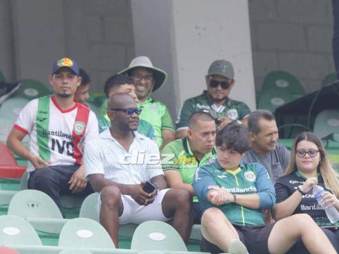 Taison Núñez en las graderías del Yankel Rosenthal de San Pedro Sula. FOTO: Neptalí Romero.
