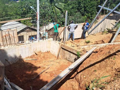 La cancha deportiva bajo construcción en Spanish Town, Roatán tendrá las mismas características que la de José Santos Guardiola.