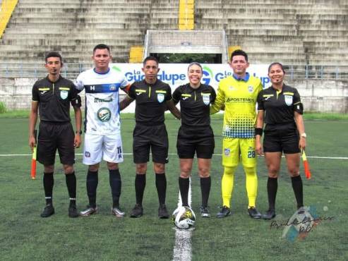 Melissa Pastrana es relegada tras su error y aparece dirigiendo en partido de la Liga de Ascenso
