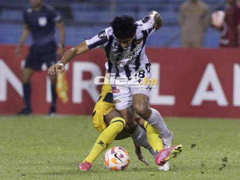 Real España y Diriangén igualaron sin goles en el estadio Olímpico de San Pedro Sula. FOTO: Neptalí Romero.