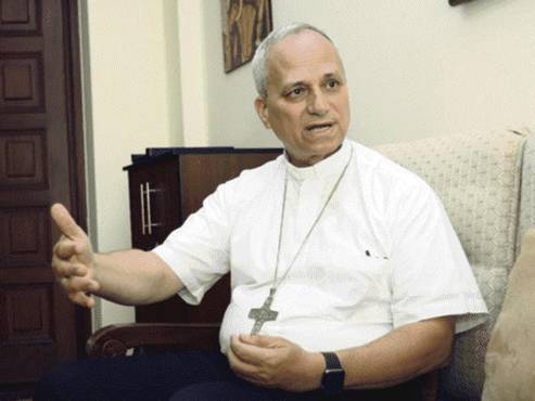 El 24 de agosto del 2015 obtuvo la nacionalidad peruana.