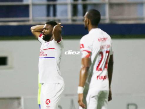 Olimpia de visita frente al Olancho FC, un partido de alto poder. Foto Alex Pérez.