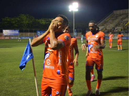 Lobos UPNFM doblegó con autoridad al Marathón en el Estadio Emilio Williams de Choluteca.