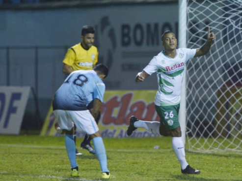 Óscar Salas en su paso por el Juticalpa de Olancho. El volante regresa a primera división.