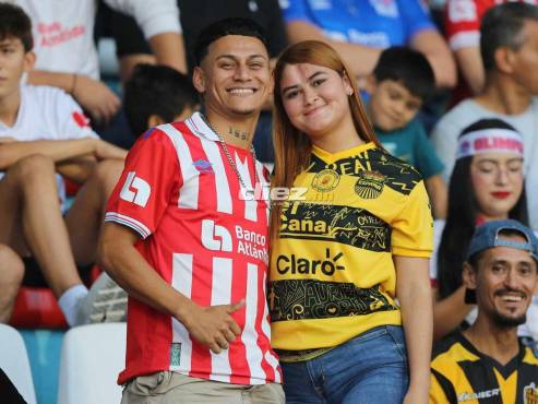 Las lindas parejas dicen presente en el recinto capitalino. FOTOS: Mauricio Ayala | David Romero.
