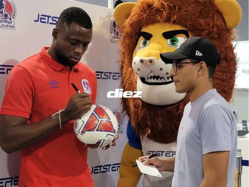 Jerry Bengtson charló con DIARIO DIEZ tras las salidas de Julián Martínez y Carlos Pineda. FOTO: Carlos Castellanos.