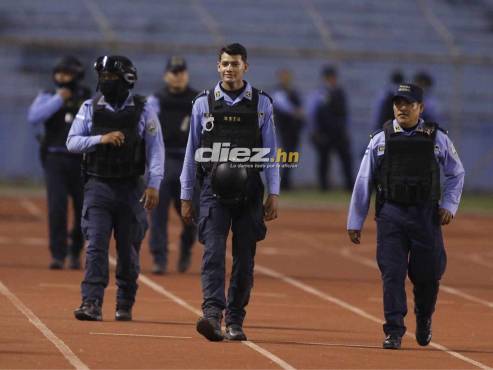 La Policía Nacional estará presente para mantener la seguridad de los involucrados en el Olímpico de San Pedro Sula. FOTOS: Neptalí Romero | Mauricio Ayala.
