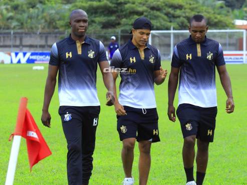 La armada colombiana del Honduras Progreso. Rodin Quiñónes, Jhan Carlos Mora y Harold Sandoval.