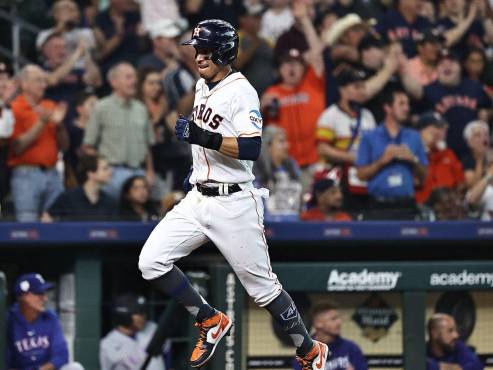 El hondureño Mauricio Dubón participó en dos carreras en la victoria de los Astros de Houston ante los Rangers de Texas