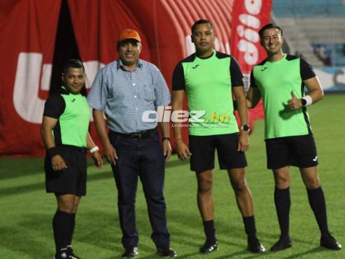 Jefferson Escobar es el réferi central del partido entre Olimpia-Vida. FOTO: Estalin Irías.