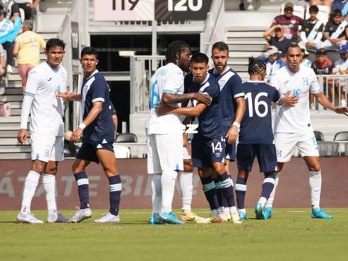 Guatemala está dominando el segundo tiempo ante Honduras en el amistoso. FOTO: Mauricio Ayala.