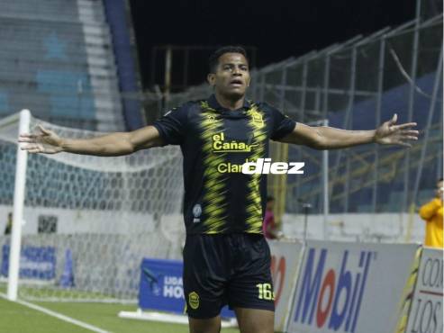 La celebración de Yeison Moreno en el gol del Real España en el Morazán. FOTO: Neptalí Romero.
