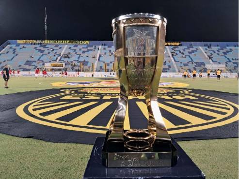 La copa que levantará el campeón del torneo Apertura de la Liga Nacional de Honduras. FOTOS: Neptalí Romero | Yoseph Amaya.