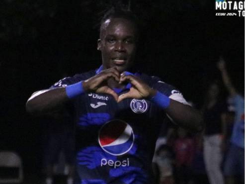 Así celebró Rubilio Castillo el gol ante Municipal de Guatemala. El artillero hondureño abrió la lata.