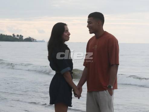 Onán junto a su novia en la playa de Puerto Cortés festejando su nuevo fichaje del Olimpia.