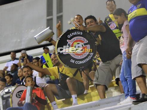 La afición del Génesis puso la fiesta en el Carlos Miranda de Comayagua. FOTO: Andro Rodríguez.