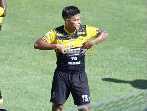 Así fue el festejo de Bryan Moya de frente a la localidad de silla del Yankel Rosenthal. FOTOS: Neptalí Romero | Mauricio Ayala | Héctor Edú.