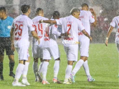 59’: Así festejó Olimpia el segundo gol ante Marathón por la jornada 2 del Apertura. FOTOS: Andro Rodríguez | David Romero.