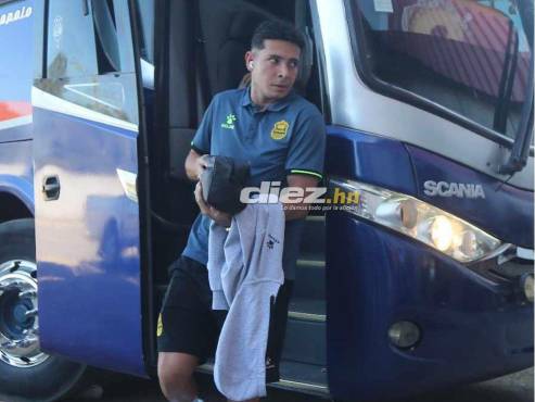 Jhow Benavídez en su llegada al estadio Carlos Miranda de Comayagua. FOTO: Alex Pérez.