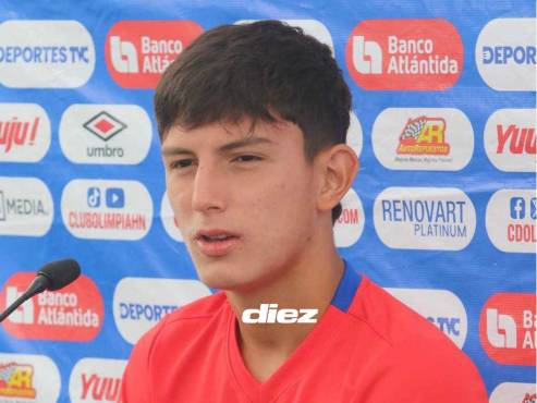 Yensel Morales atendió la conferencia de prensa previo al entreno matutino de este viernes. FOTO: ALEX PÉREZ.