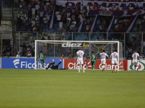 45+3’: ¡FINALIZA EL PRIMER TIEMPO! OLIMPIA 1-1 MARATHÓN. FOTOS: Mauricio Ayala | Marvin Salgado.