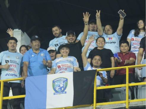 La afición del Génesis PN está disfrutando en el Estadio Morazán de San Pedro Sula. FOTOS: Neptalí Romero | Héctor Paz | Mauricio Ayala.