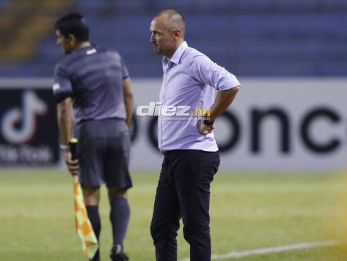 La mirada de Julio “Palomo” Rodríguez en el partido entre Real España-Diriangén. FOTO: Neptalí Romero.