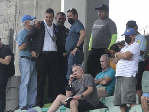 Jorge Salomón en una de las giras por el país compartiendo con los entrenadores nacionales.