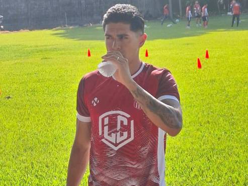 Luis Palma entrenó con el CDS Vida previo a unirse al Celtic de Escocia, club donde está convocado para la pretemporada, pero se encuentra sin dorsal.