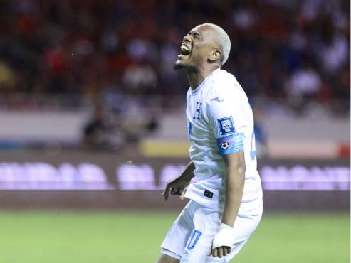 Deiby Flores se lamenta con una acción que pudo terminar en gol de la Bicolor. FOTOS YOSEPH AMAYA | MAURICIO AYALA.