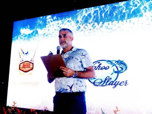 El comité organizador, encabezado por el presidente, Devin McNab, anunciando las reglas de la competencia.