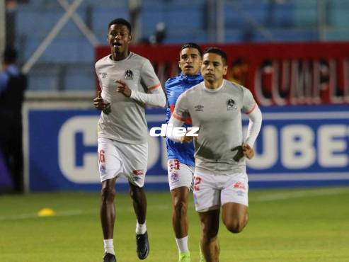 Julián Martínez y Carlos Pineda aparecen en el 11 titular de Olimpia. FOTOS: David Romero | Marvin Salgado.