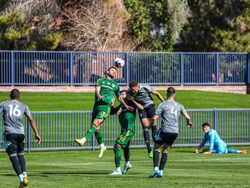 A Yeison Mejía le dieron el dorsal 16 en el partido amistoso del Sporting ante Portland.