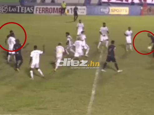 El fuera de juego señalado por uno de los abanderados del partido entre Honduras Progreso - Olimpia, en el Estadio Humberto Micheletti.