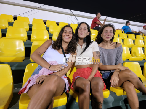 Familiares del entrenador argentino Pedro Troglio llegaron al Estadio Carlos Miranda de Comayagua: FOTO: Álex Pérez.