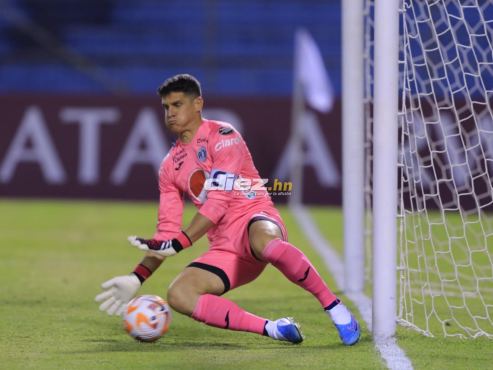 Jonathan Rougier salvó de forma sensacional la portería del Motagua tras jugadón del Pachuca. FOTO: Neptalí Romero.