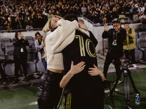 Así festejó Carlos Vela el gol que le dio la tranquilidad al LAFC sobre la Liga Deportiva Alajuelense.