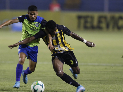 Real España no aguantó el galopaje del Real España en la semifinal de ida. FOTO: Neptalí Romero.