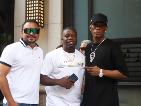 El tiktoker recogió a Deiby Flores en el hotel de concentración de la Bicolor en Houston. FOTO: Mauricio Ayala.