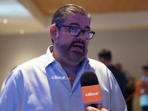 Roque Pascua habló con los micrófonos de DIEZ tras el sorteo del torneo Apertura 2023 de la Liga Nacional de Honduras. FOTO: Mauricio Ayala.